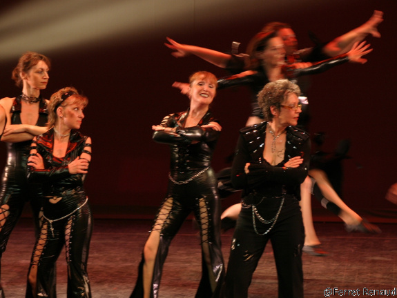 2003 T13 Spectacle 181